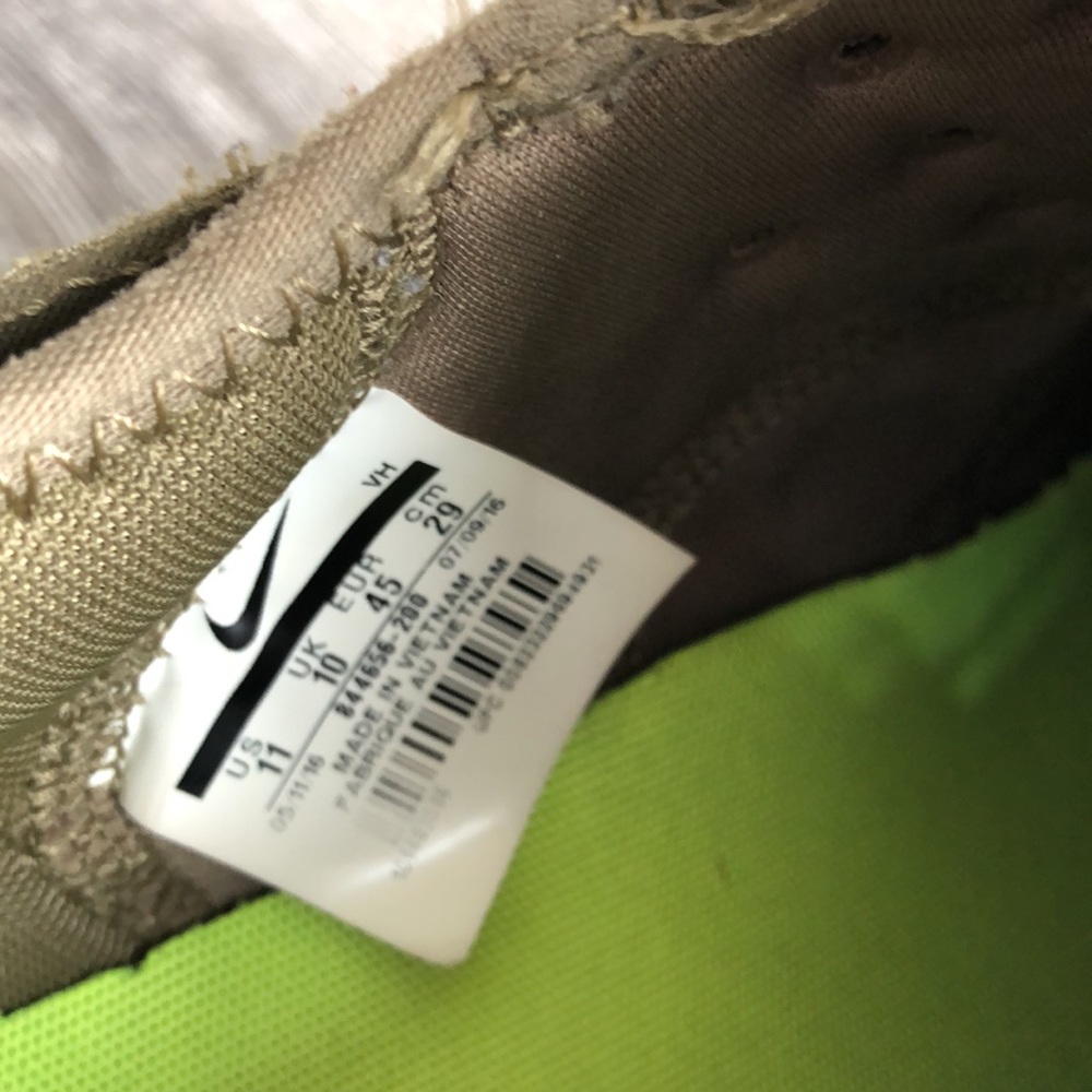 Nike Roshe (Waterproof) - Picture 5 of 5